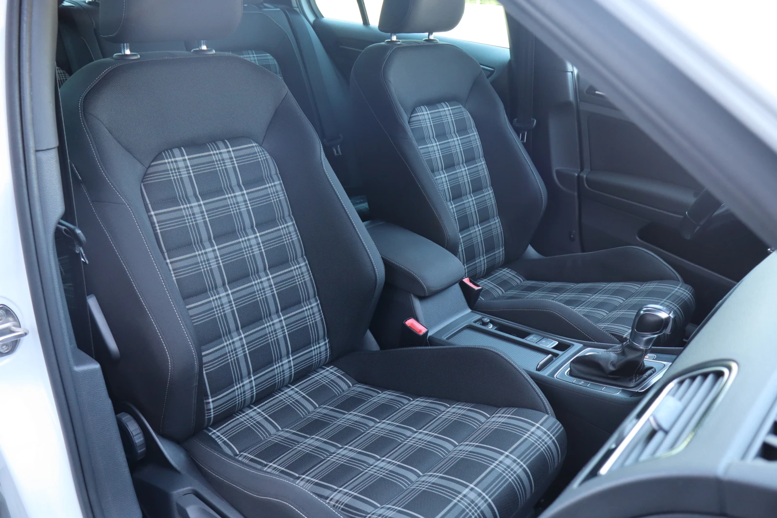 VW Golf 2.0* GTD* FULL, снимка 15 - Автомобили и джипове - 54328242