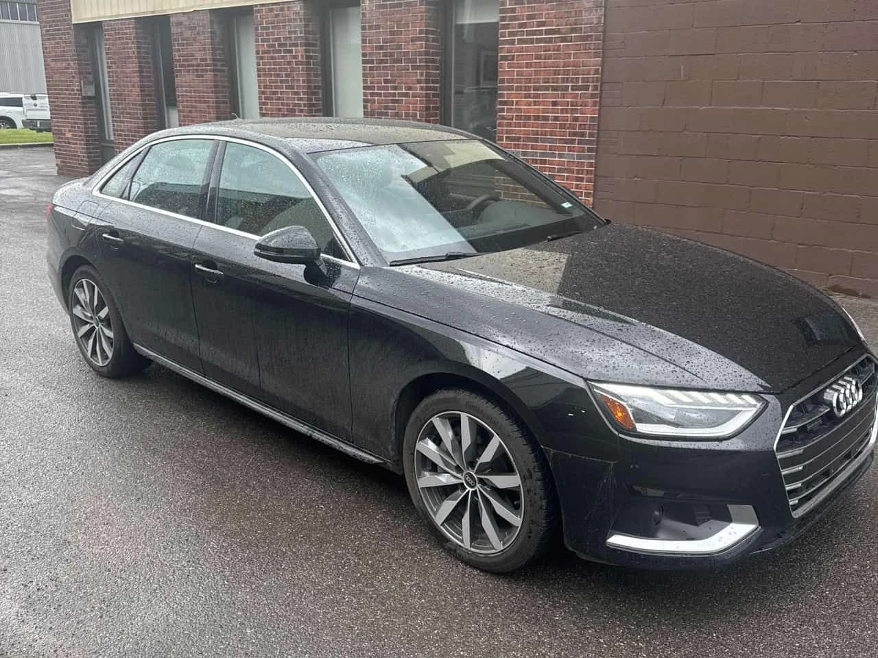 Audi A4 Komfort / LED / DISTRONIC / АВТОКРЕДИТ, снимка 12 - Автомобили и джипове - 54749029