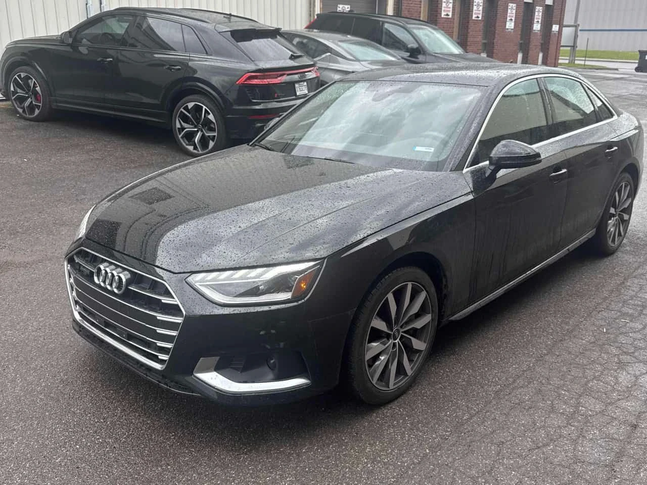 Audi A4 Komfort / LED / DISTRONIC / АВТОКРЕДИТ