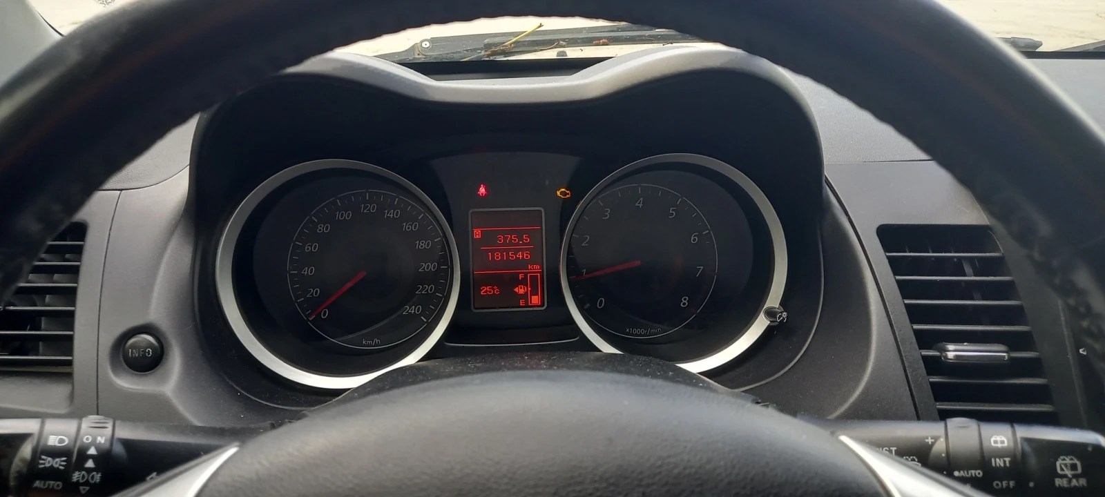 Mitsubishi Lancer 1.5, снимка 6 - Автомобили и джипове - 54766615