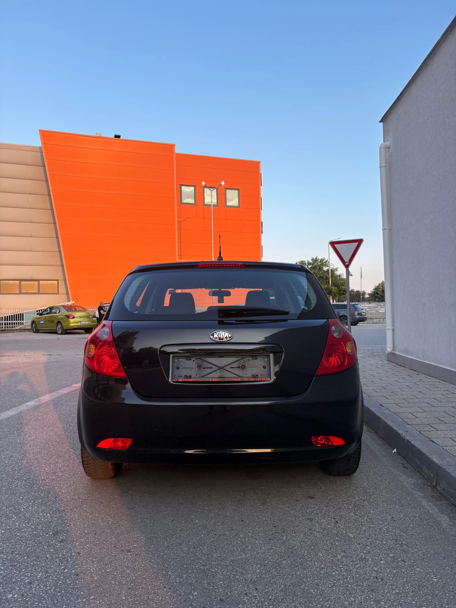 Kia Ceed 1.6i 122кс, снимка 5 - Автомобили и джипове - 55054979
