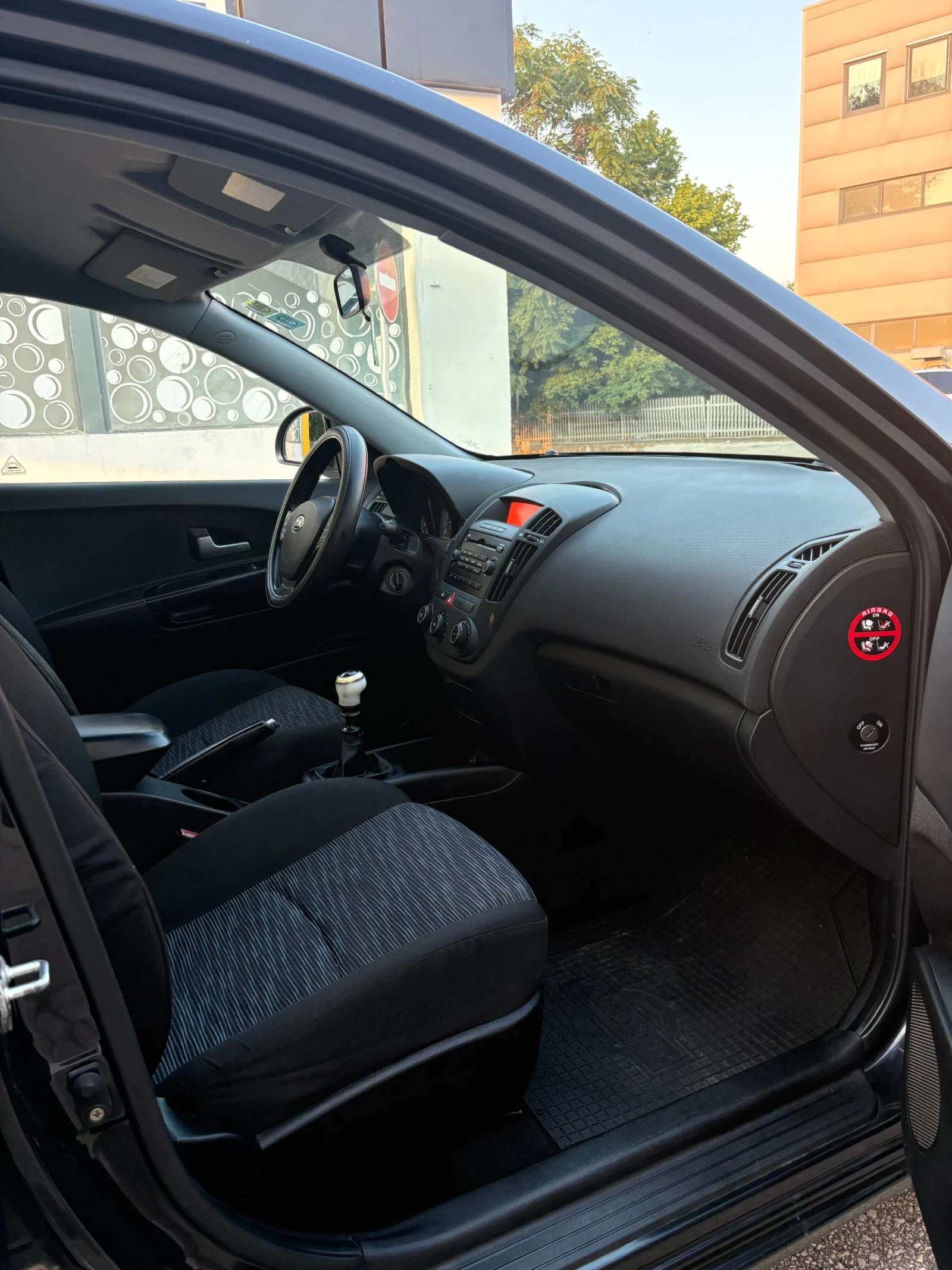 Kia Ceed 1.6i 122кс, снимка 7 - Автомобили и джипове - 55054979
