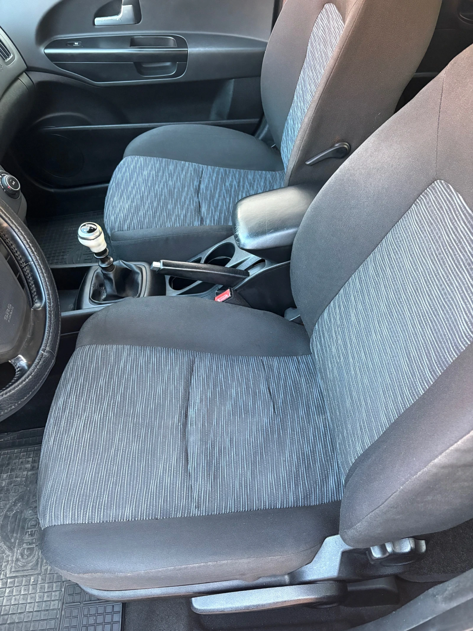 Kia Ceed 1.6i 122кс, снимка 10 - Автомобили и джипове - 55054979