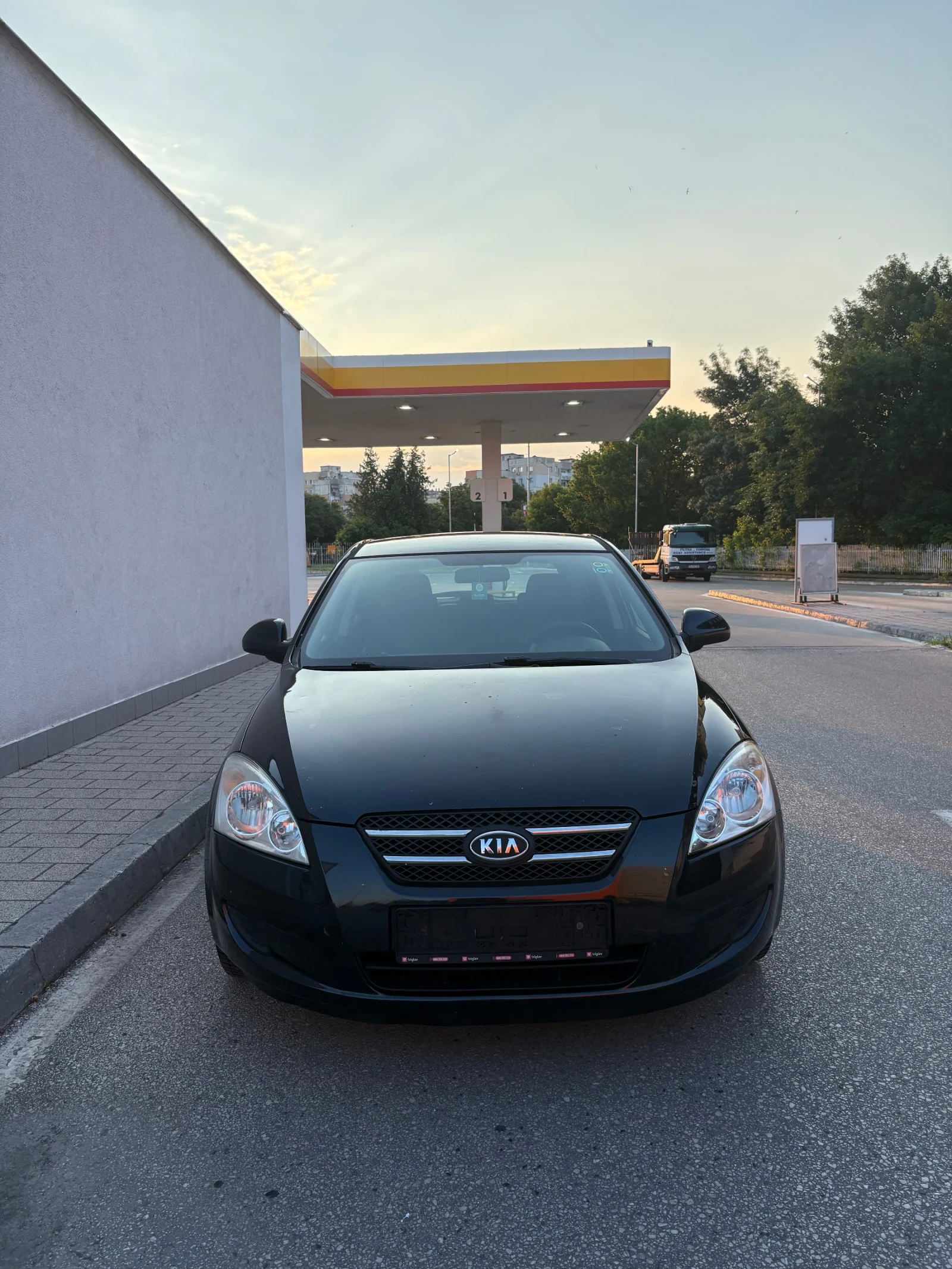 Kia Ceed 1.6i 122кс, снимка 2 - Автомобили и джипове - 55054979