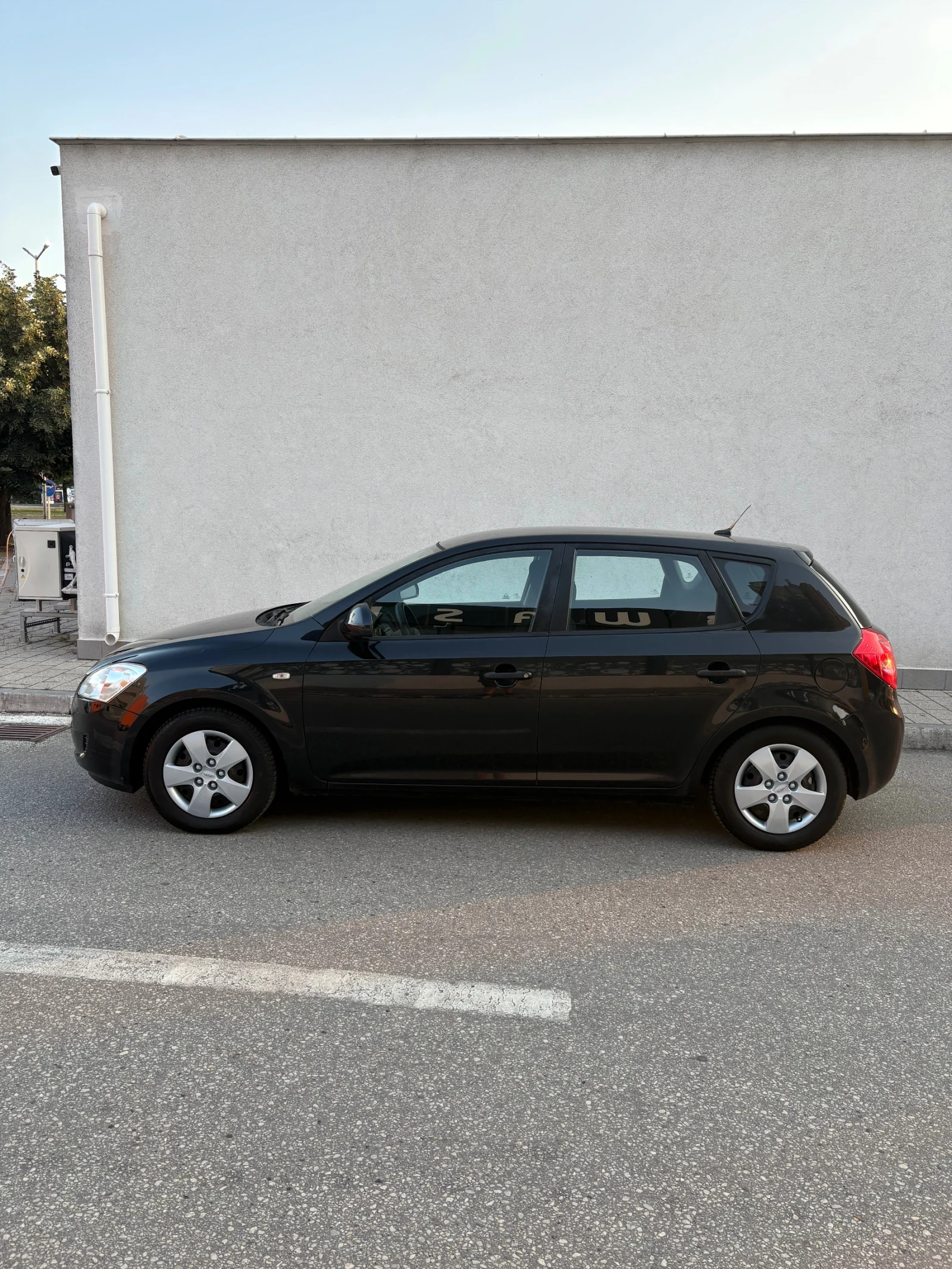 Kia Ceed 1.6i 122кс, снимка 6 - Автомобили и джипове - 55054979