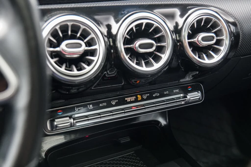 Mercedes-Benz CLA 250 4MATIC, снимка 14 - Автомобили и джипове - 55222737