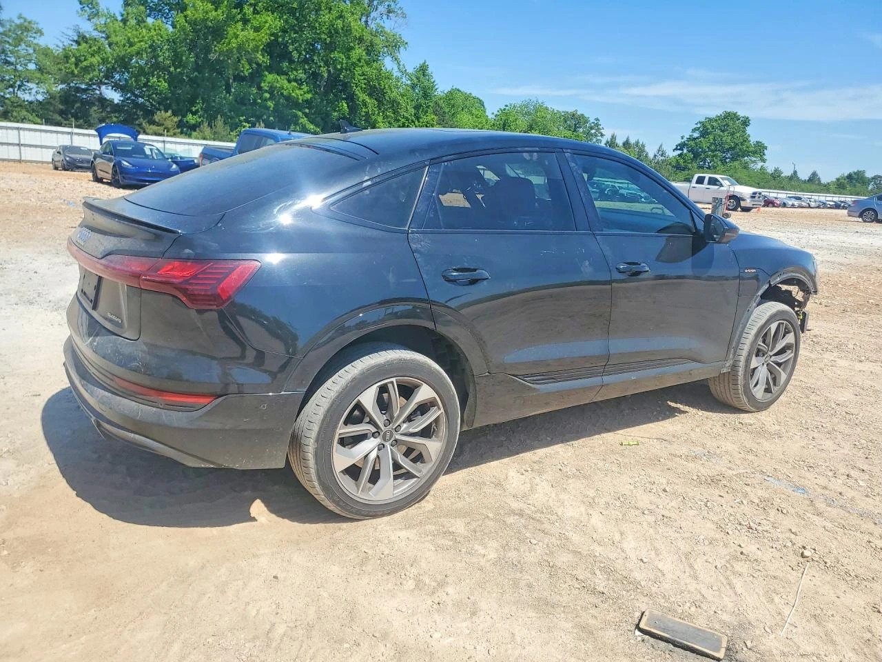 Audi E-Tron Sportback Premium Plus, снимка 3 - Автомобили и джипове - 56087346