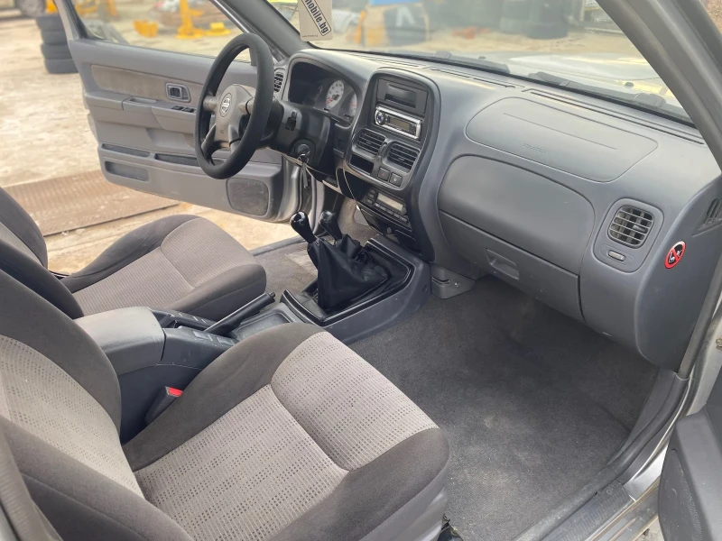 Nissan Navara 2500 TD 133 к, снимка 5 - Автомобили и джипове - 48650411