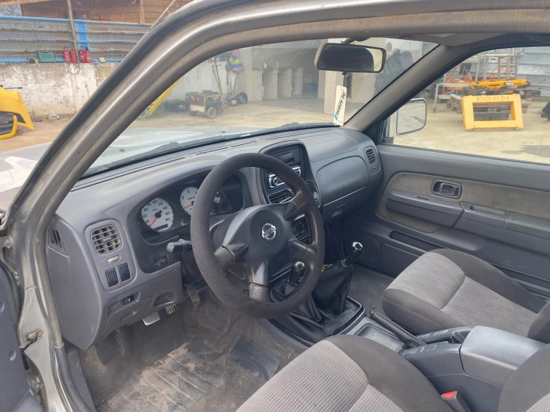 Nissan Navara 2500 TD 133 к, снимка 4 - Автомобили и джипове - 48650411