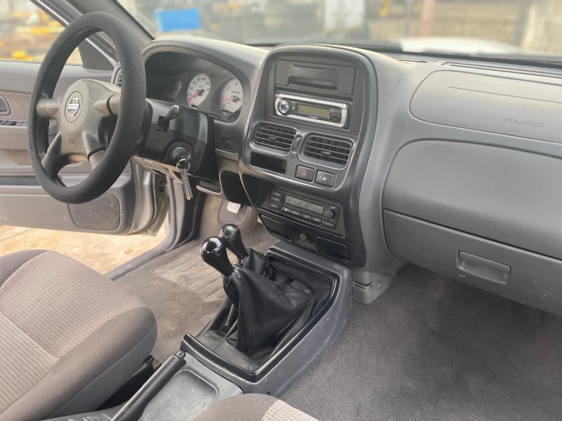 Nissan Navara 2500 TD 133 к, снимка 6 - Автомобили и джипове - 48650411