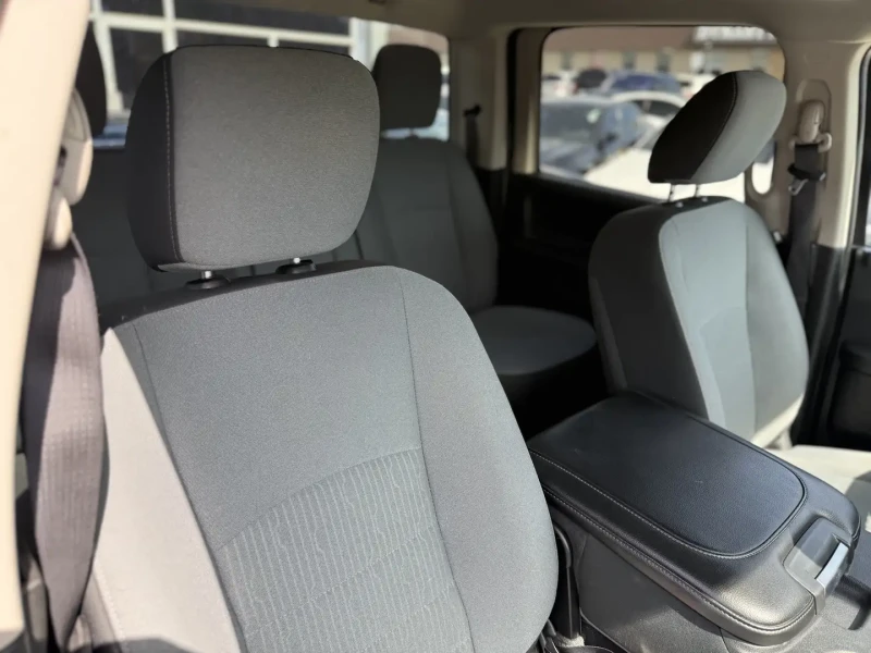 Dodge RAM 1500 Tradesman* Back up camera* UPGRADED EXHAUST, снимка 13 - Автомобили и джипове - 52553650