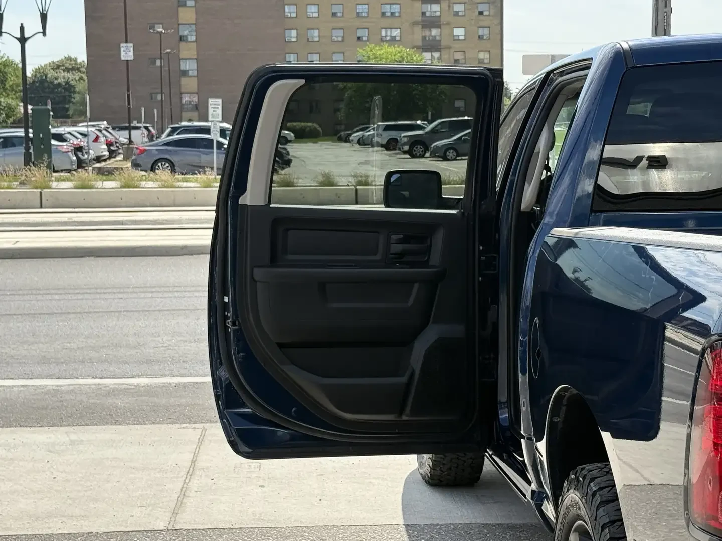 Dodge RAM 1500 Tradesman* Back up camera* UPGRADED EXHAUST - изображение 6