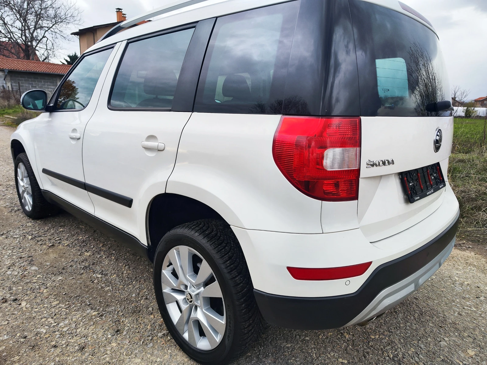 Skoda Yeti 4X4= 170ks - изображение 4