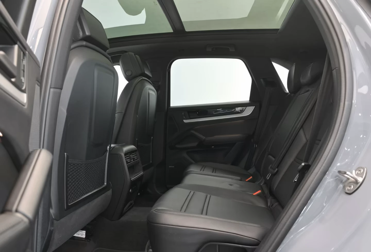 Porsche Cayenne E-HYBRID* PANO* HEAD-UP* BOSE* DISTR* MEMORY* KEYL, снимка 16 - Автомобили и джипове - 54450094