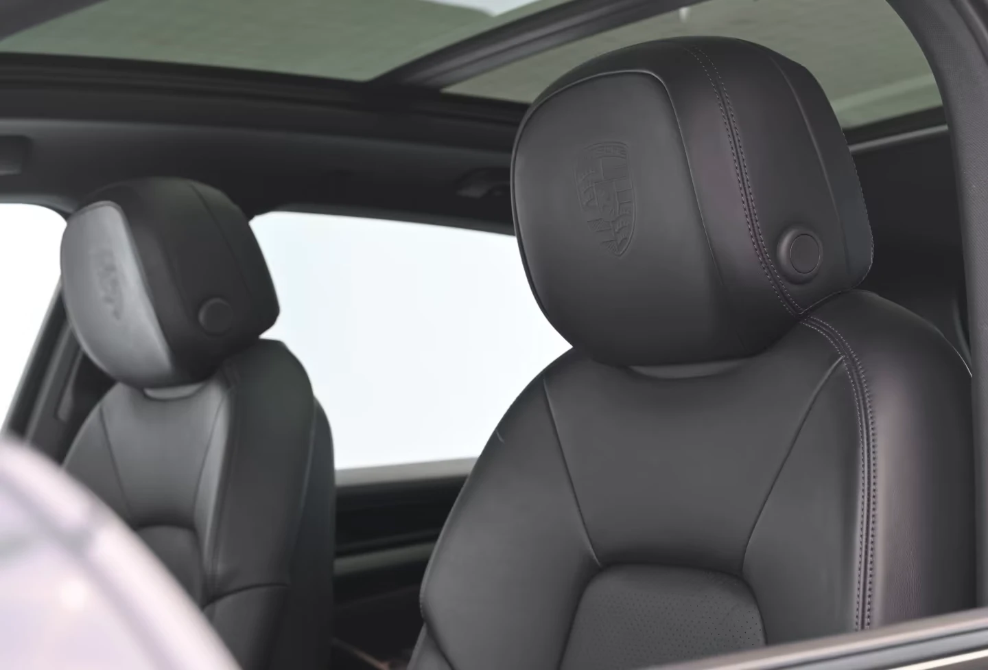 Porsche Cayenne E-HYBRID* PANO* HEAD-UP* BOSE* DISTR* MEMORY* KEYL, снимка 10 - Автомобили и джипове - 54450094