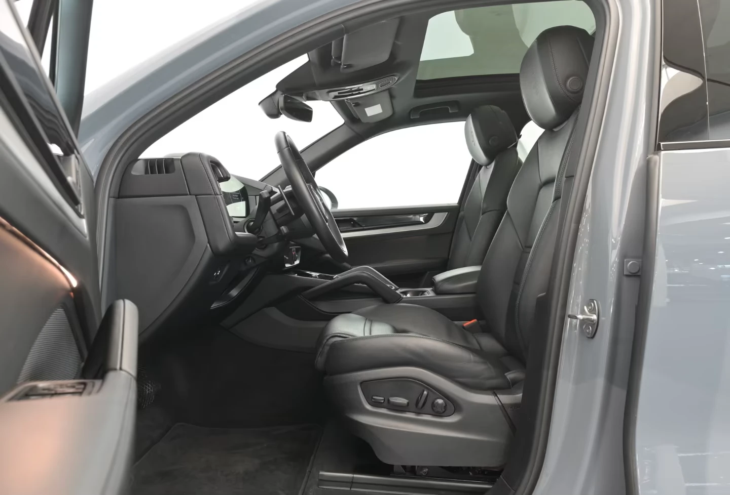 Porsche Cayenne E-HYBRID* PANO* HEAD-UP* BOSE* DISTR* MEMORY* KEYL, снимка 7 - Автомобили и джипове - 54450094