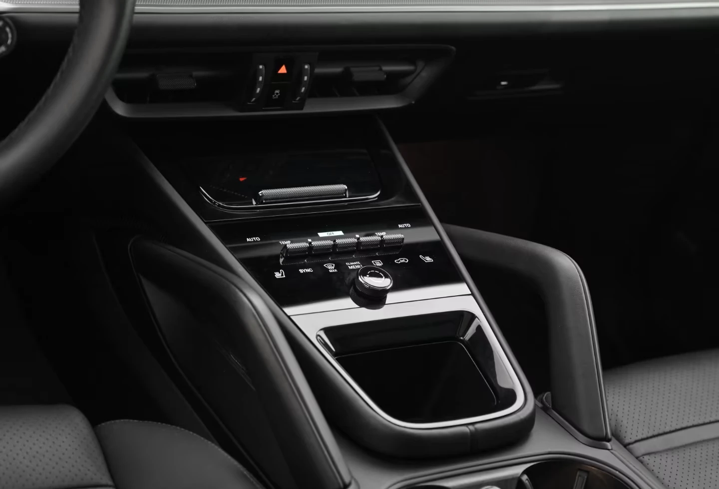 Porsche Cayenne E-HYBRID* PANO* HEAD-UP* BOSE* DISTR* MEMORY* KEYL, снимка 14 - Автомобили и джипове - 54450094