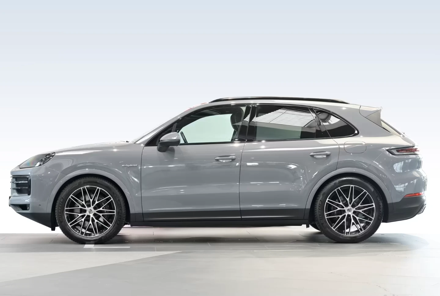 Porsche Cayenne E-HYBRID* PANO* HEAD-UP* BOSE* DISTR* MEMORY* KEYL, снимка 5 - Автомобили и джипове - 54450094