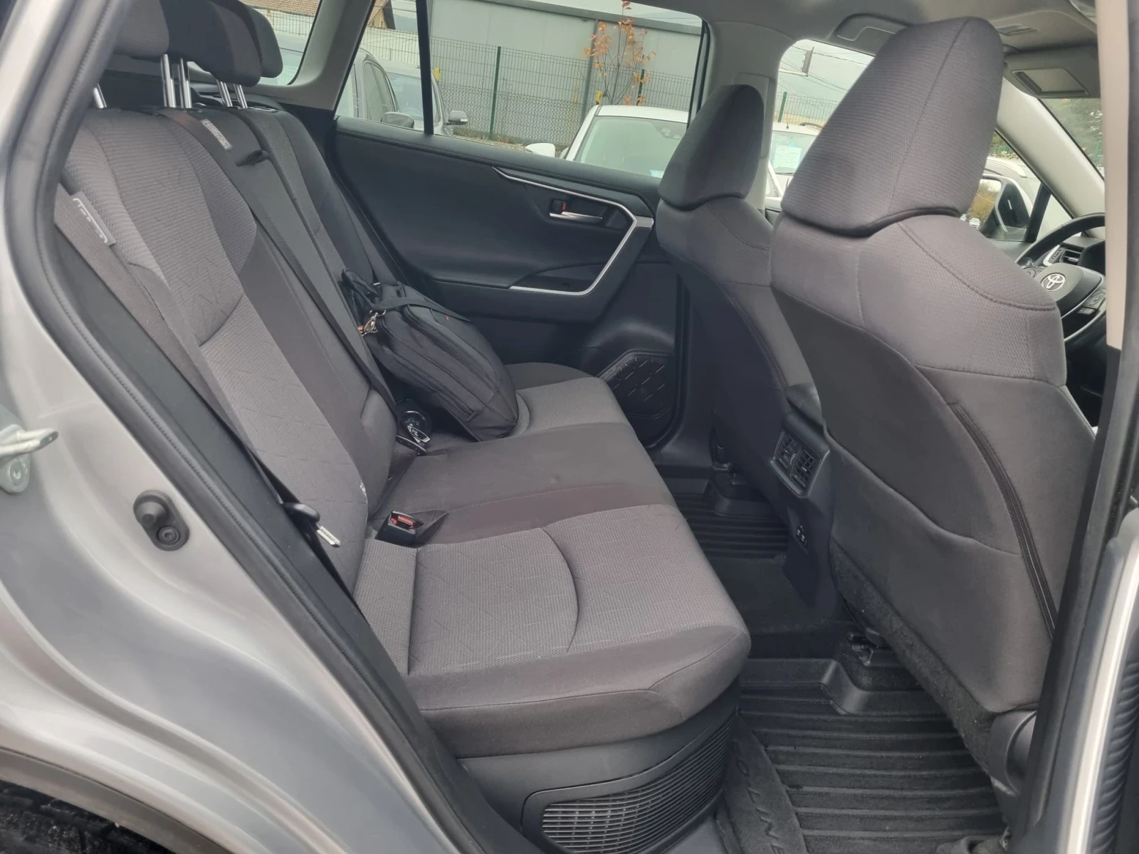 Toyota Rav4 2.5Hybrid* 218hp* 100%km* Гаранция* , снимка 15 - Автомобили и джипове - 56217050