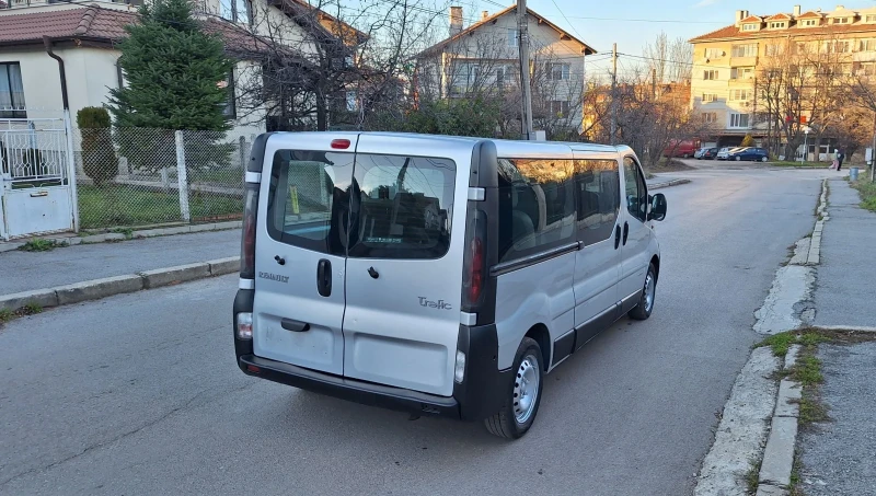 Renault Trafic 9 места 1.9dCi 101к.с. Дълга база, снимка 11 - Бусове и автобуси - 52807666