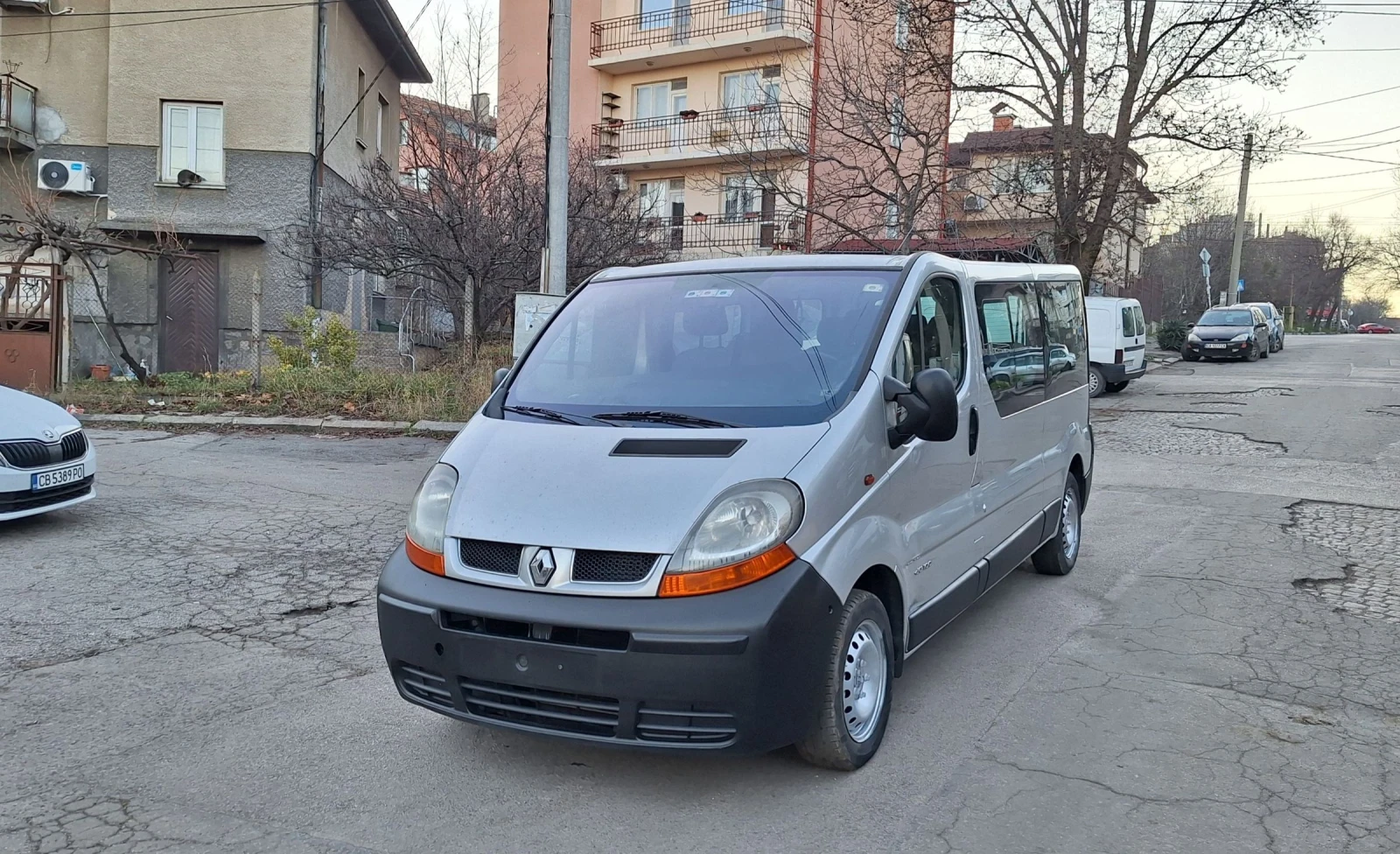 Renault Trafic 9 места 1.9dCi 101к.с. Дълга база, снимка 1