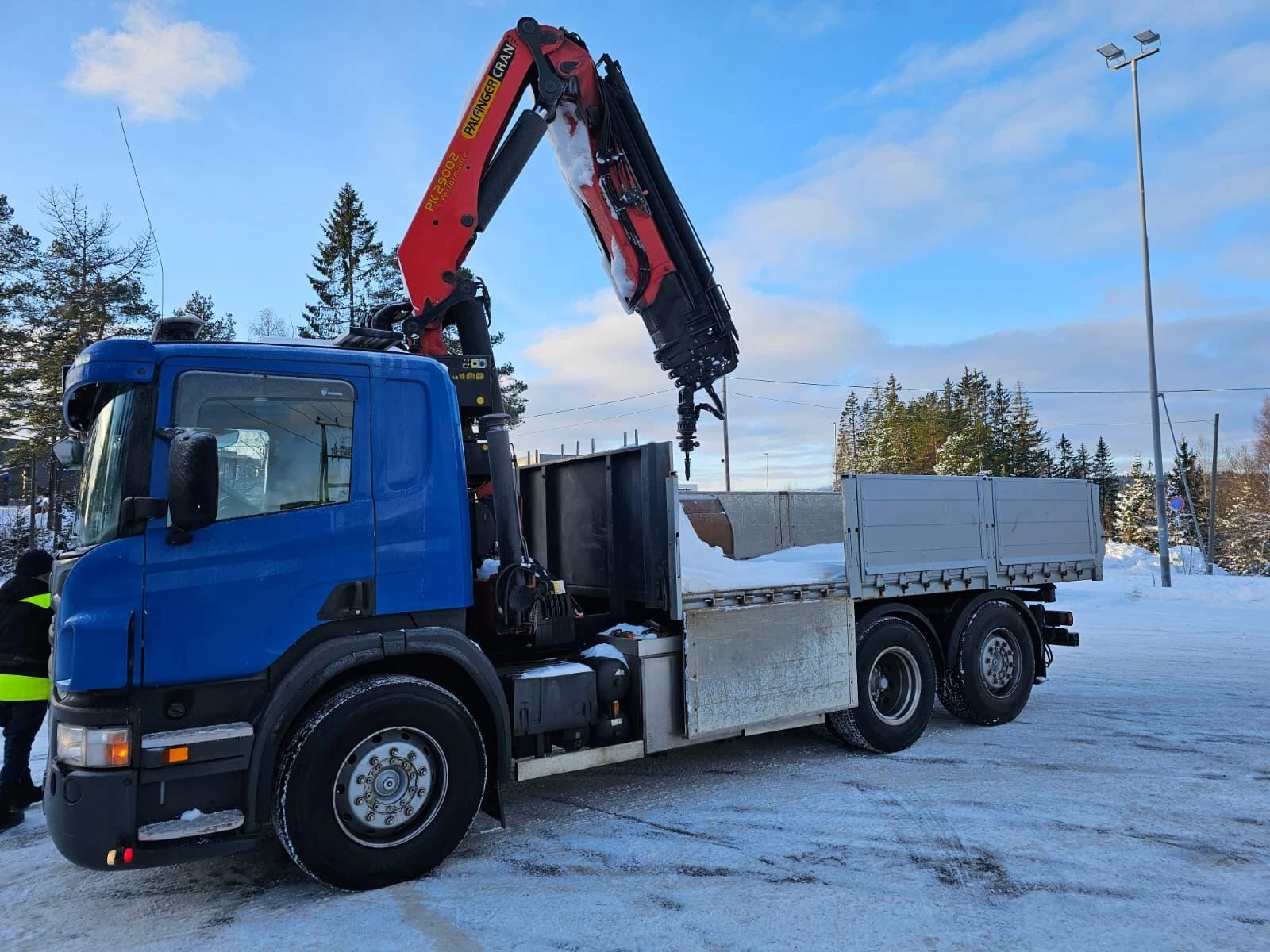 Scania P 420 тристранен самосвал 6x2 + Palfinger 29002 - изображение 2