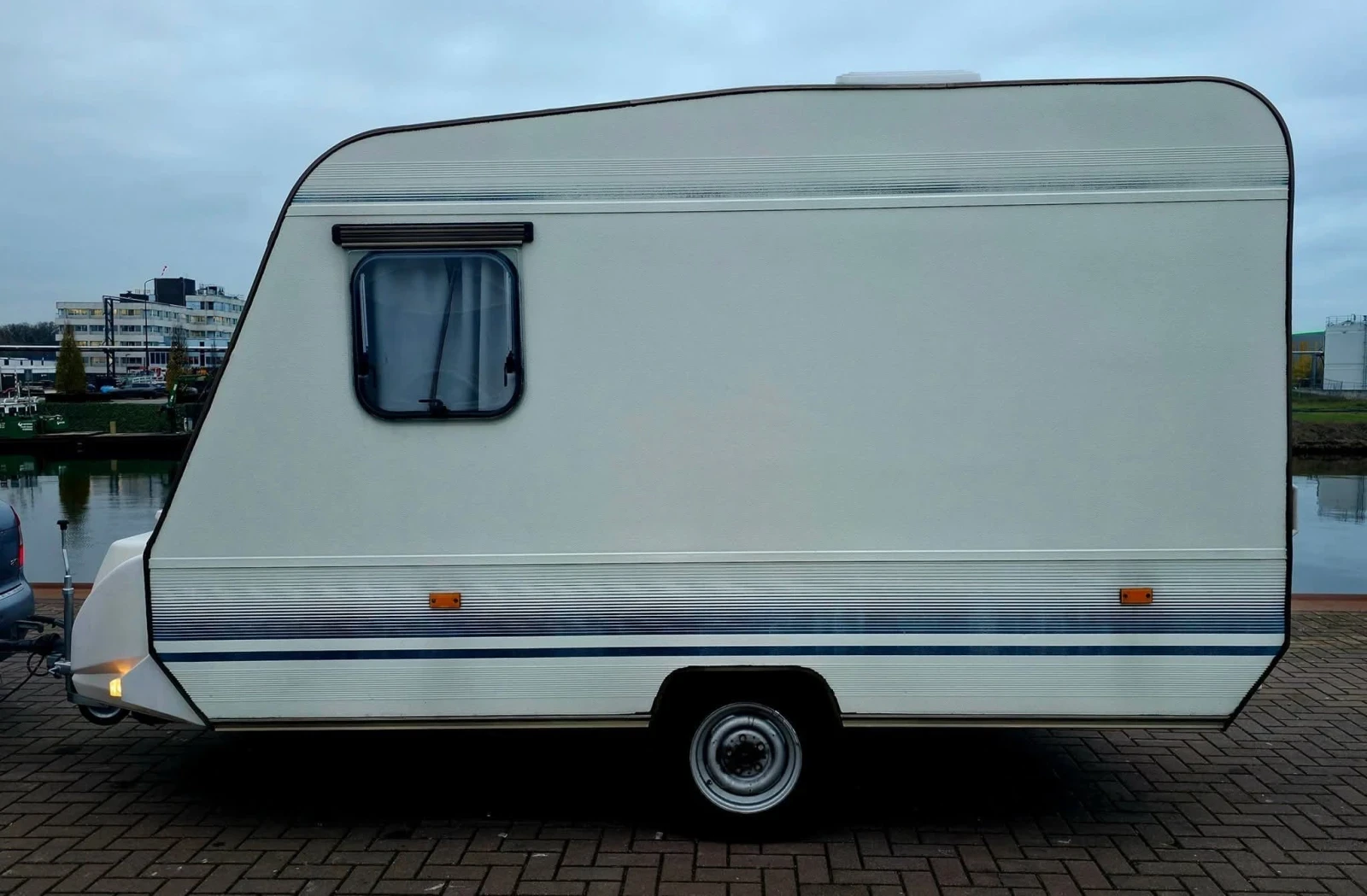 Каравана Adria Adria430 TD, снимка 3 - Каравани и кемпери - 55617282