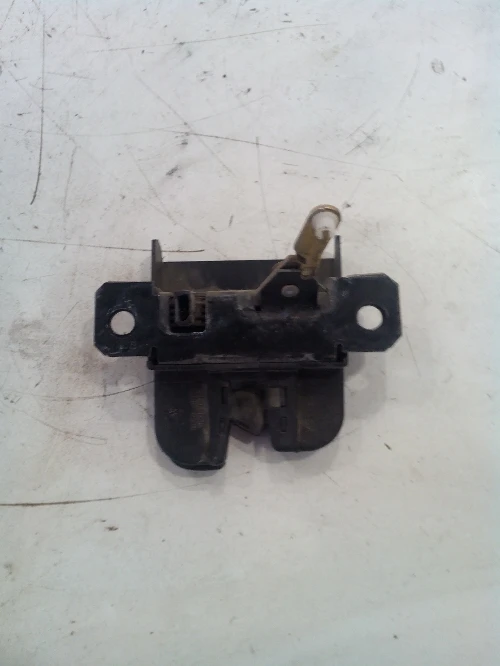 Ключалка заден капак голф 4 1.8т