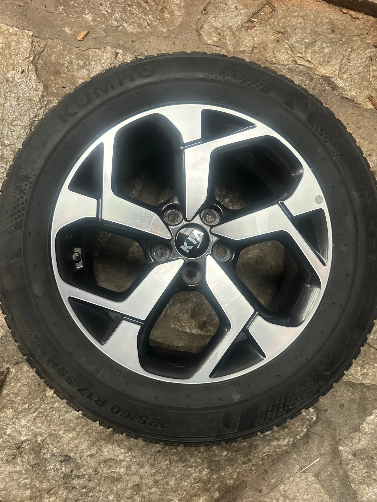 ���� � ������ 225/60R17 �� Kia Sportage | Mobile.bg � ����������� 1