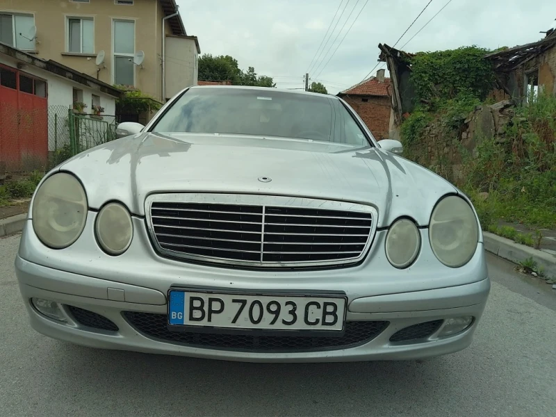 Mercedes-Benz E 220, снимка 7 - Автомобили и джипове - 47512474