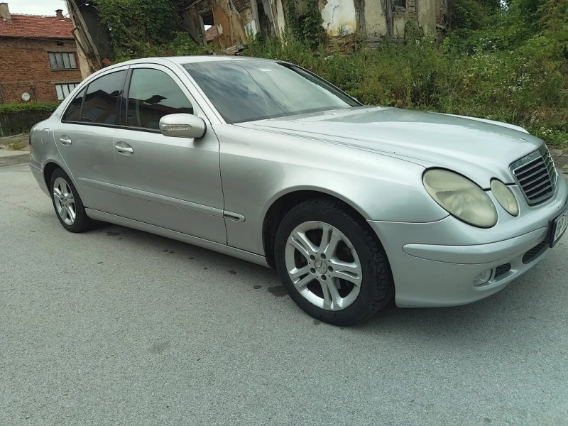 Mercedes-Benz E 220, снимка 1 - Автомобили и джипове - 47512474