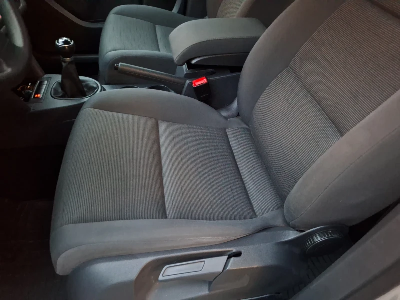 VW Touran 1.9 TDI , снимка 14 - Автомобили и джипове - 53025775