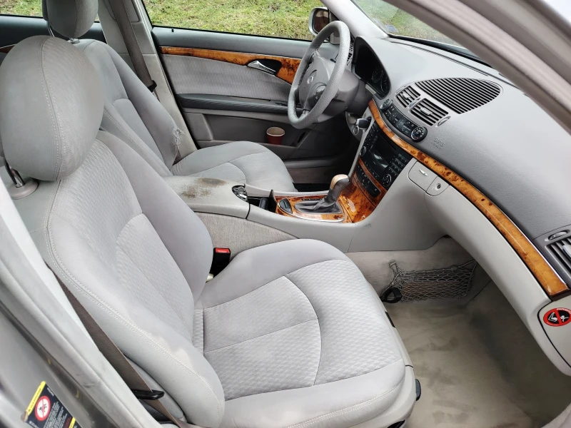 Mercedes-Benz E 220, снимка 4 - Автомобили и джипове - 53397561