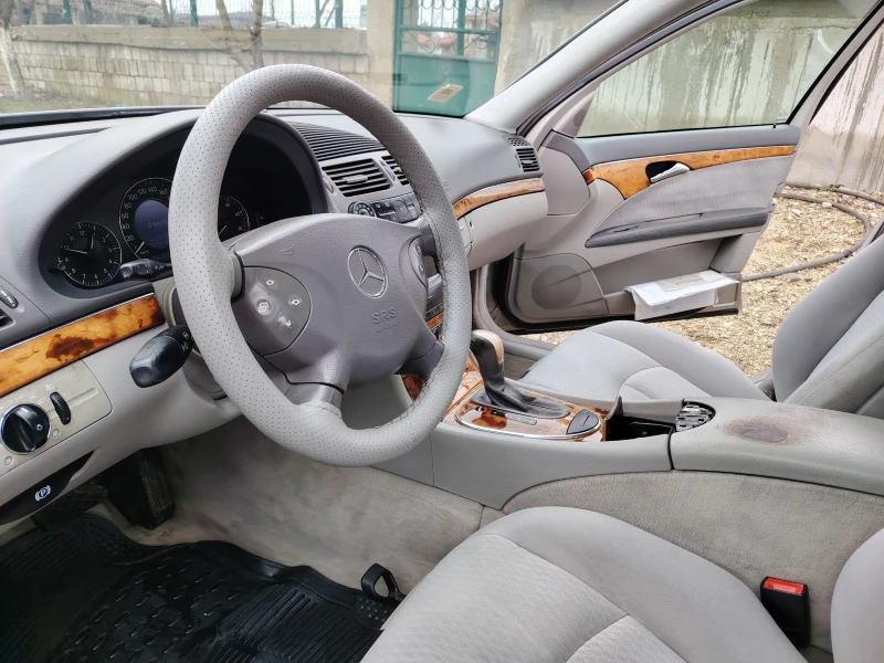 Mercedes-Benz E 220, снимка 14 - Автомобили и джипове - 53397561