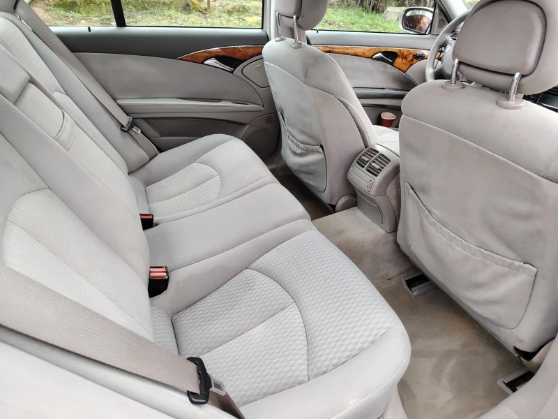 Mercedes-Benz E 220, снимка 6 - Автомобили и джипове - 53397561