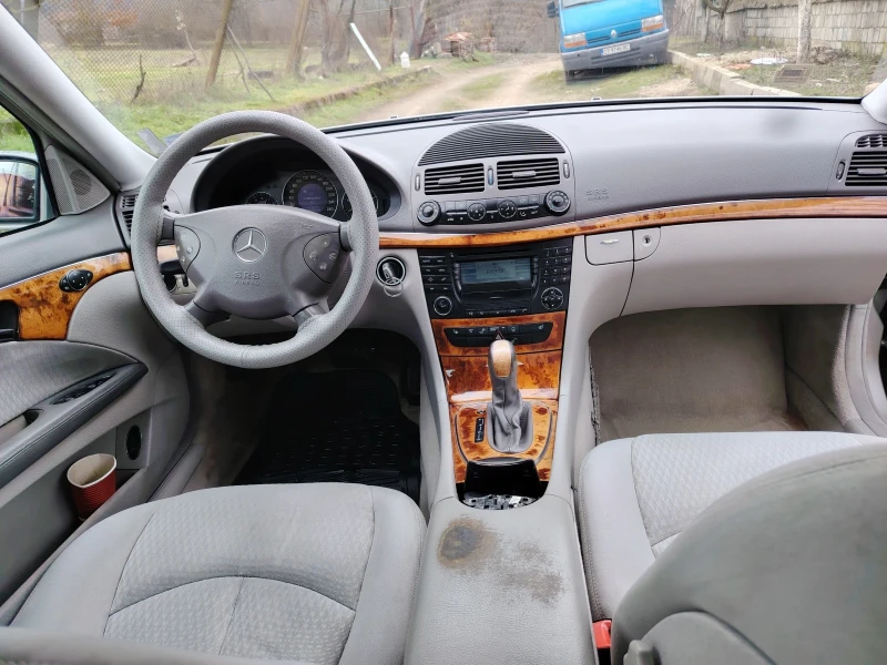 Mercedes-Benz E 220, снимка 5 - Автомобили и джипове - 53397561
