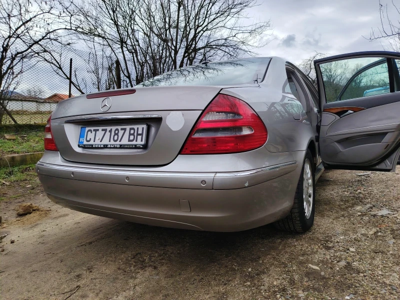 Mercedes-Benz E 220, снимка 10 - Автомобили и джипове - 53397561