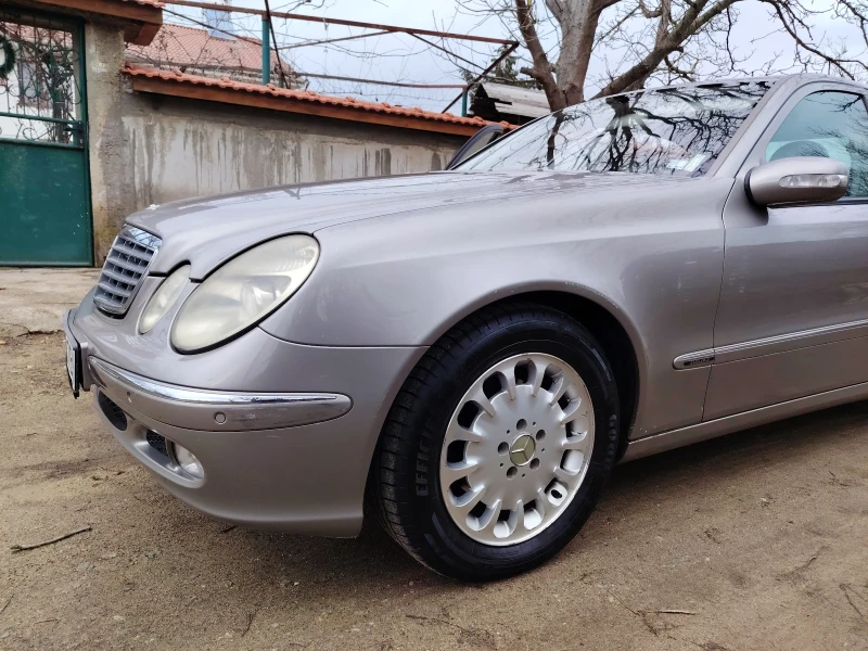 Mercedes-Benz E 220, снимка 8 - Автомобили и джипове - 53397561