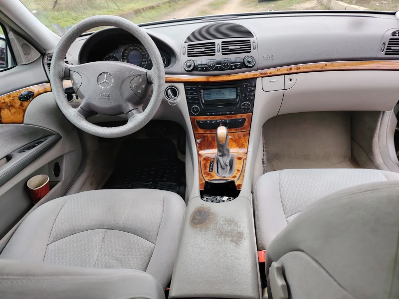 Mercedes-Benz E 220, снимка 16 - Автомобили и джипове - 53397561