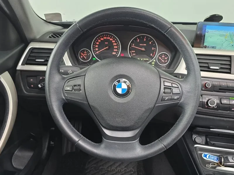 BMW 320 d - САМО 30% АВАНС, снимка 14 - Автомобили и джипове - 56016320