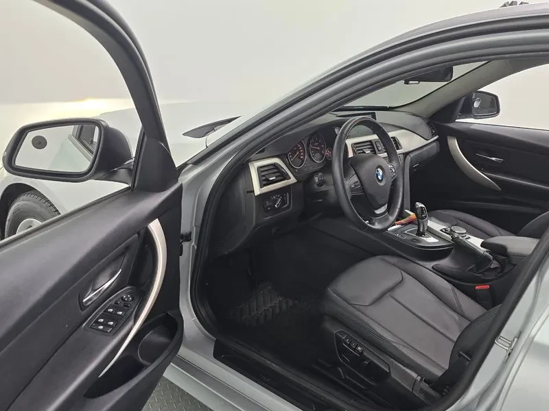 BMW 320 d - САМО 30% АВАНС, снимка 10 - Автомобили и джипове - 56016320