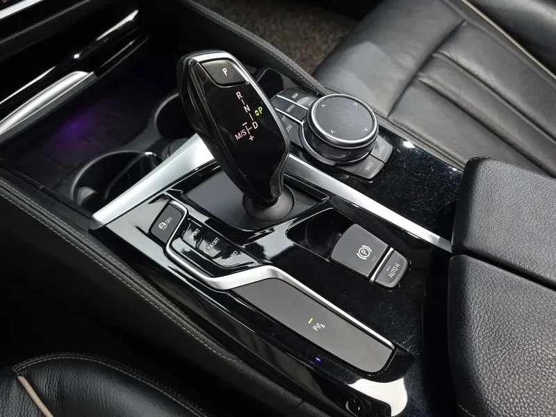 BMW 520 Luxury, снимка 9 - Автомобили и джипове - 56070759
