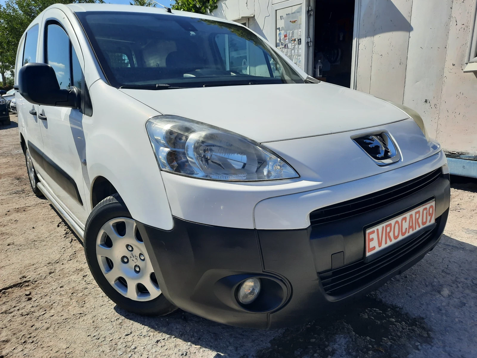 Peugeot Partner 2010та 1.6hdi КАТО НОВ - изображение 2