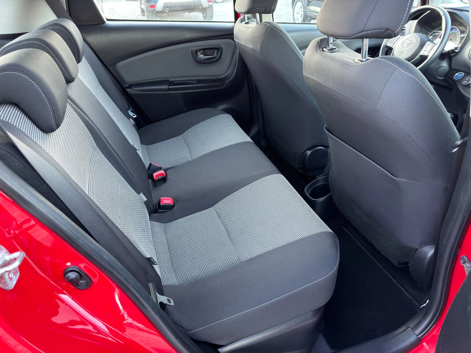 Toyota Yaris 1.5 Hybrid E6B - изображение 7