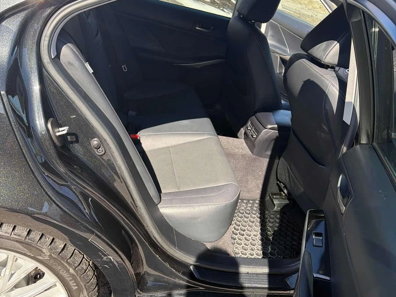 Lexus IS * 300 * 2 КЛЮЧА* ПOДГРЕВ* KEYLESS* , снимка 11 - Автомобили и джипове - 54001979