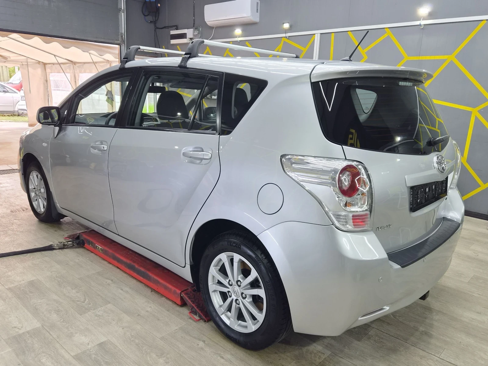Toyota Verso 1.8 147ps 7места панорама 8 гуми eur5b, снимка 4 - Автомобили и джипове - 54461207