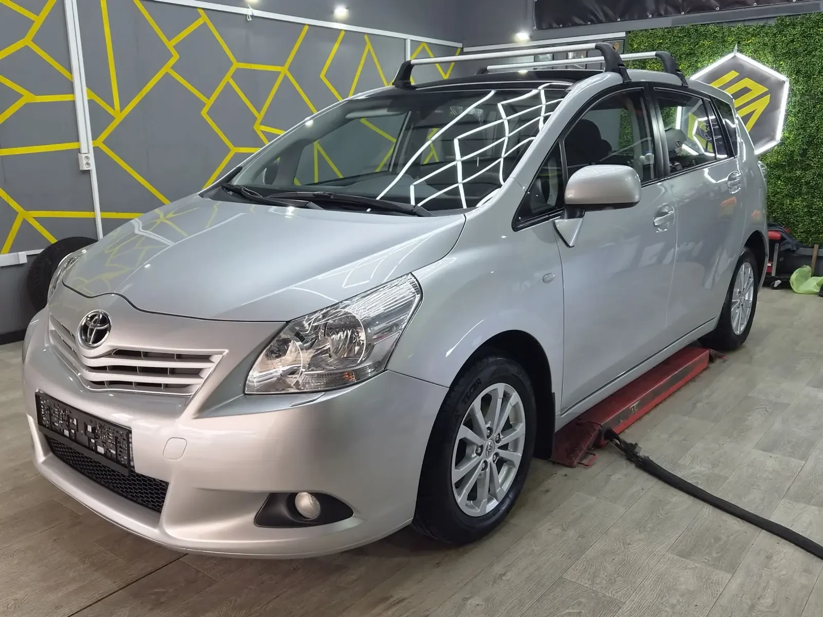 Toyota Verso 1.8 147ps 7места панорама 8 гуми eur5b, снимка 3 - Автомобили и джипове - 54461207