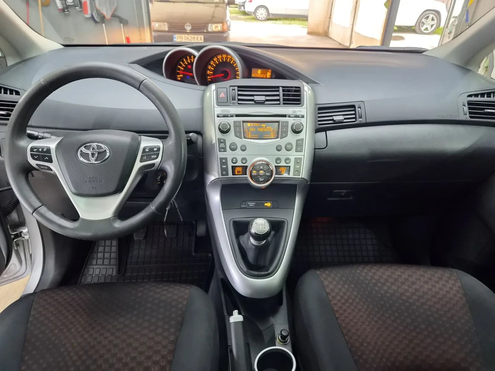 Toyota Verso 1.8 147ps 7места панорама 8 гуми eur5b, снимка 9 - Автомобили и джипове - 54461207