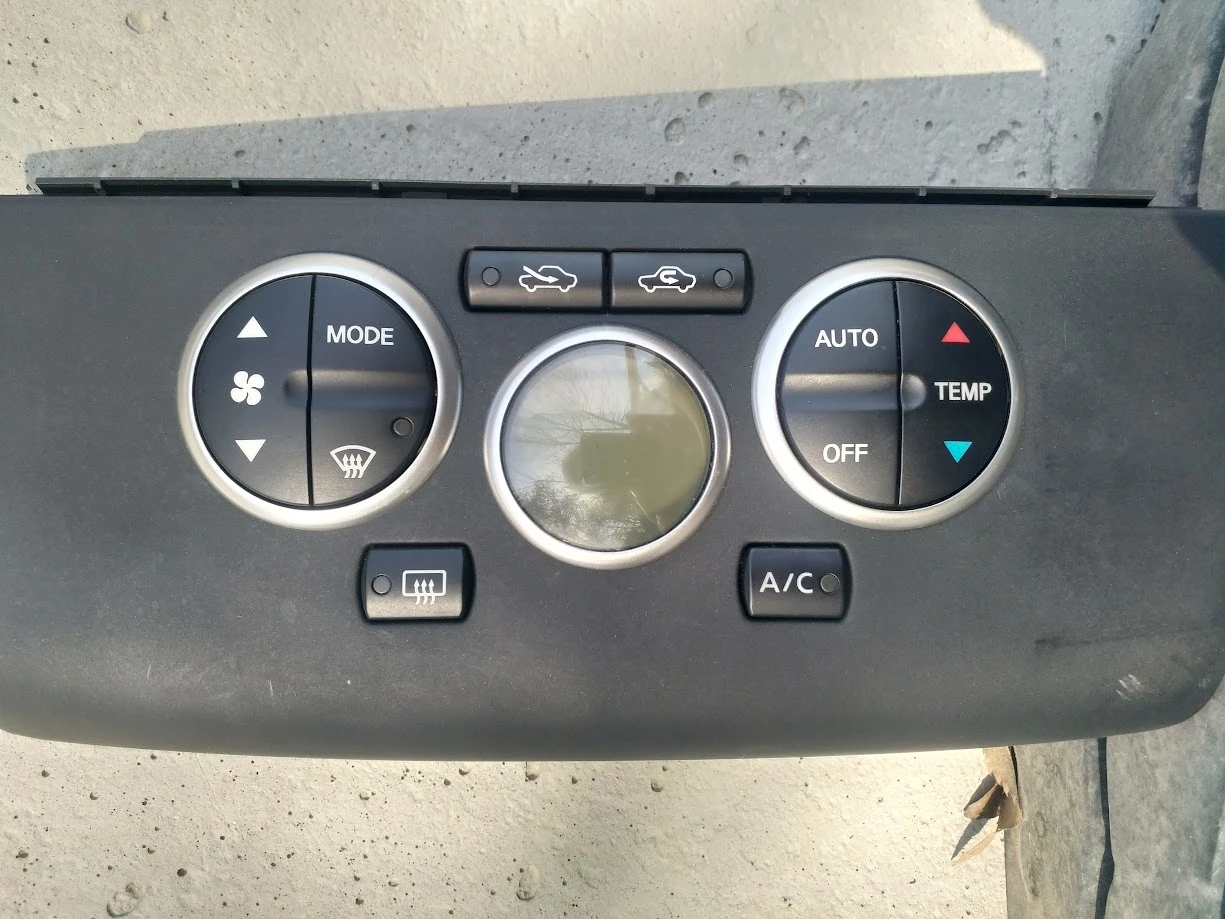 Nissan Tiida, снимка 13 - Автомобили и джипове - 54917347