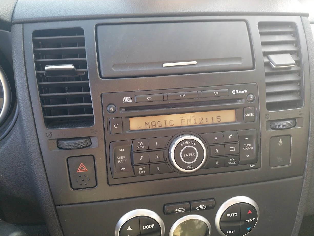Nissan Tiida, снимка 17 - Автомобили и джипове - 54917347